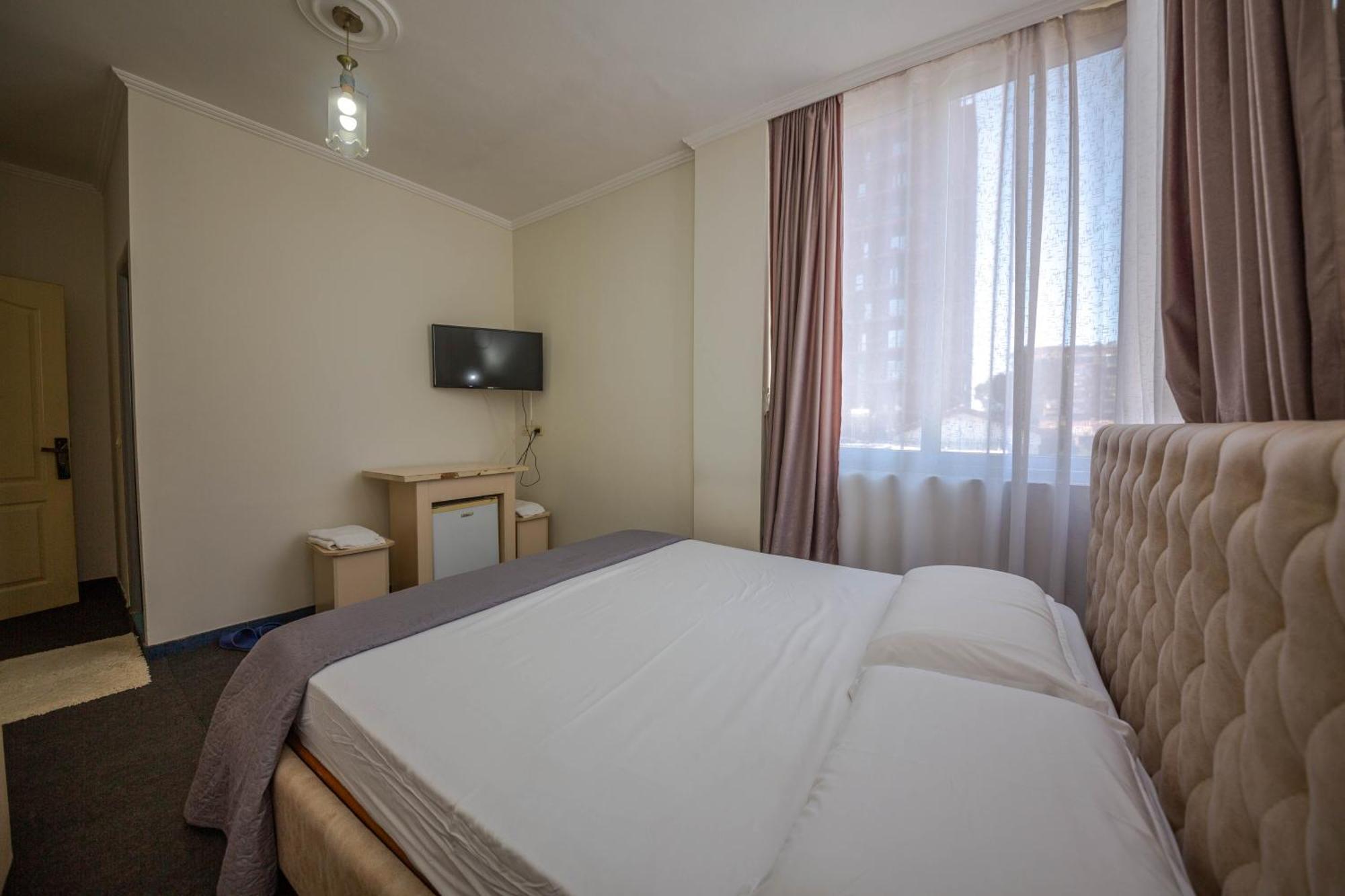 Hotel 3A Тирана Екстериор снимка