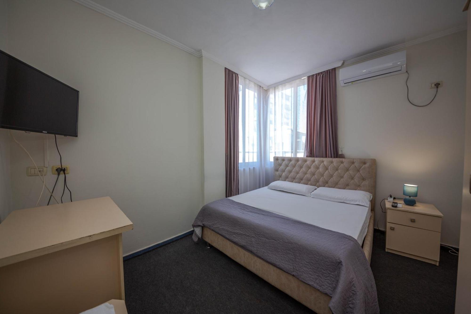 Hotel 3A Тирана Екстериор снимка